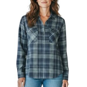 ARIAT Blue Plaid Cowgirl Western Top  Silver thread detail.